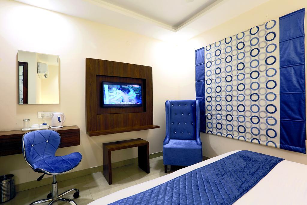 Hotel Rk Grande Ludhiana Værelse billede