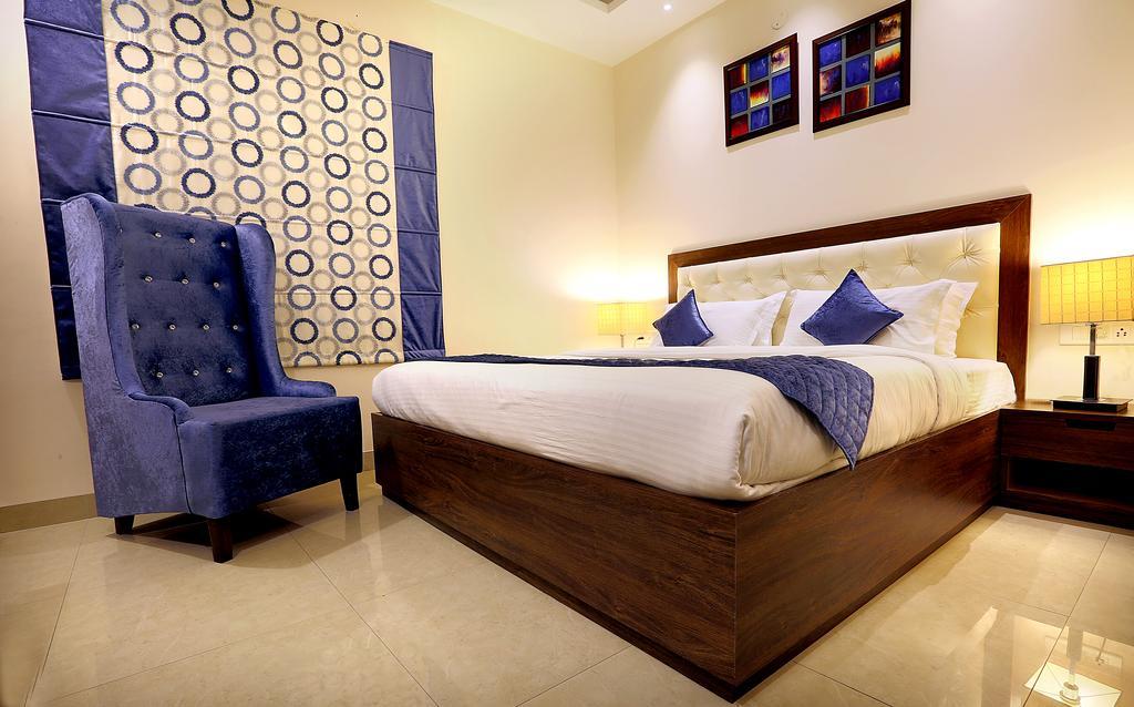 Hotel Rk Grande Ludhiana Værelse billede