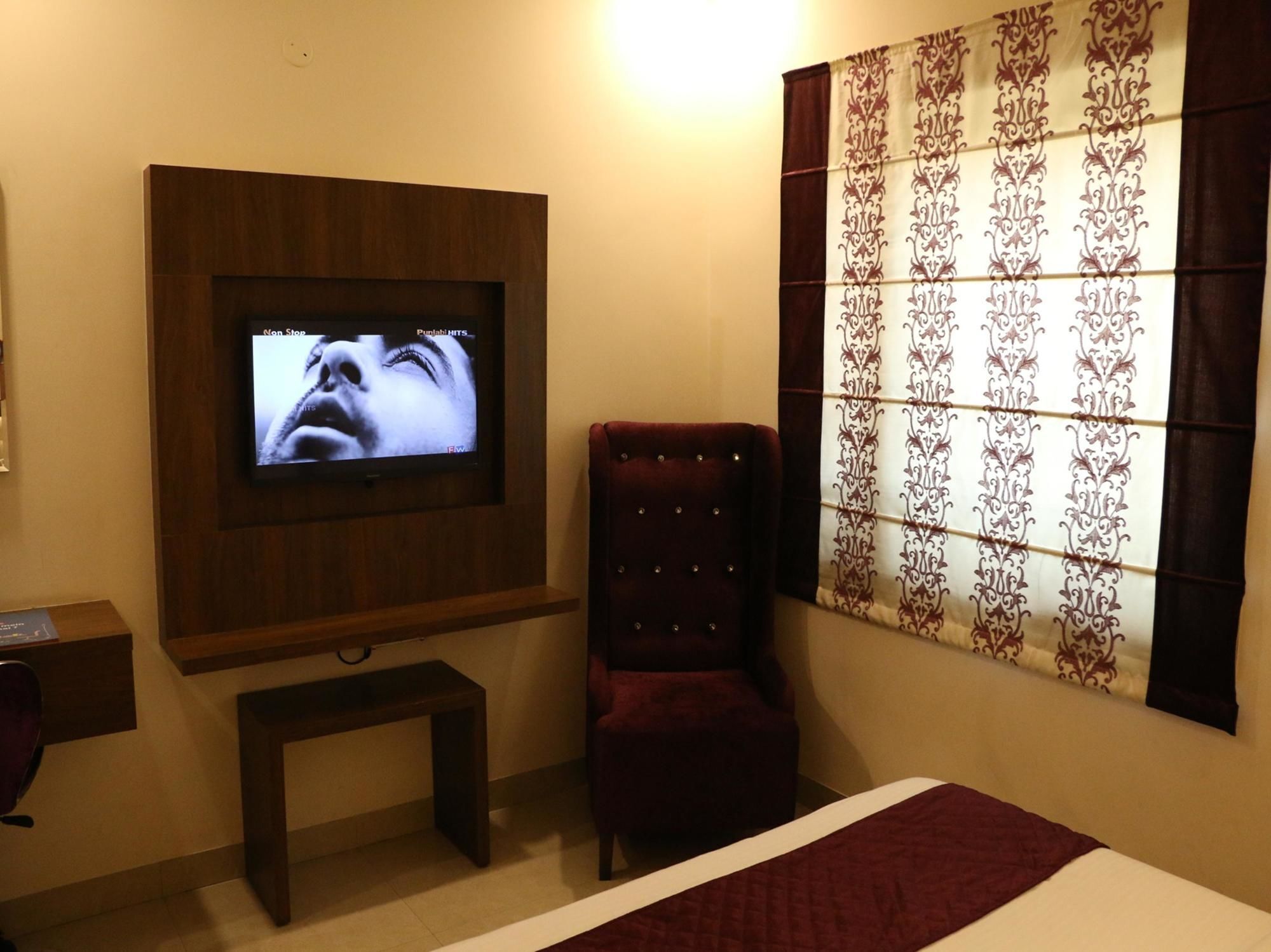 Hotel Rk Grande Ludhiana Eksteriør billede
